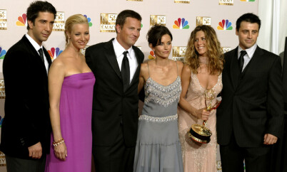 FILE PHOTO: The cast of "Friends" appears in the photo room at the 54th annual Emmy Awards in Los Angeles September 22, 2002. From the left are, David Schwimmer, Lisa Kudrow, Matthew Perry, Courteney Cox Arquette, Jennifer Aniston and Matt LeBlanc. REUTERS/Mike Blake/File Photo